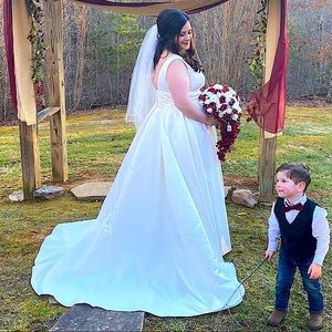 Wedding Dress w/ pockets!